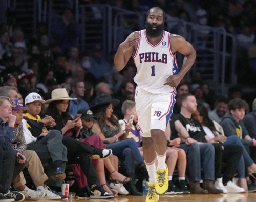 诉他们自己 诉他们自己